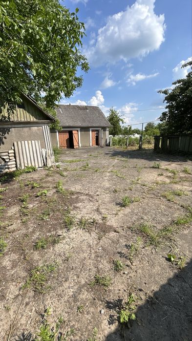 Земля і Частина будинку в центрі Довжка