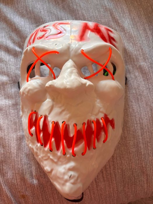 Máscara Purge " Kiss Me" nova