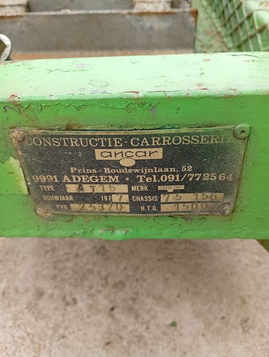 Porta carros, aterlado com documentos