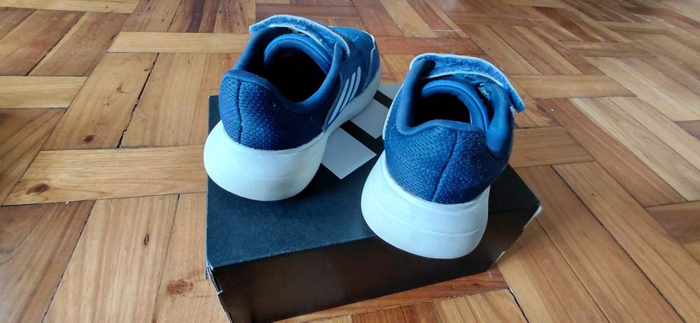 Sapatilhas criança Adidas 26