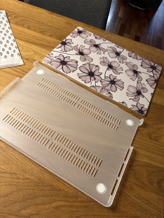 Twarde etui obudowa BURGA do MacBook Pro 16