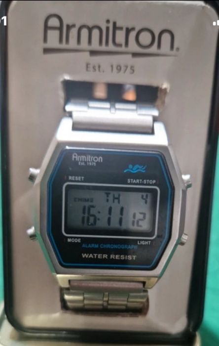 Relogio vintage digital Amitron ,novo na caixa ,otimo coleção