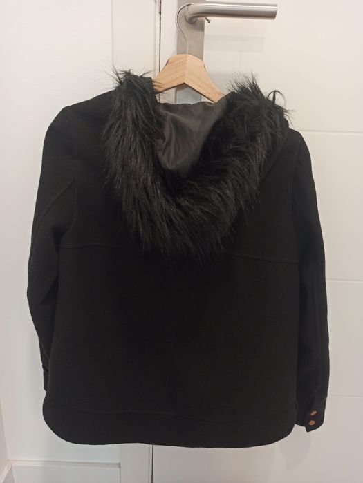 Casaco preto com capuz Stradivarius