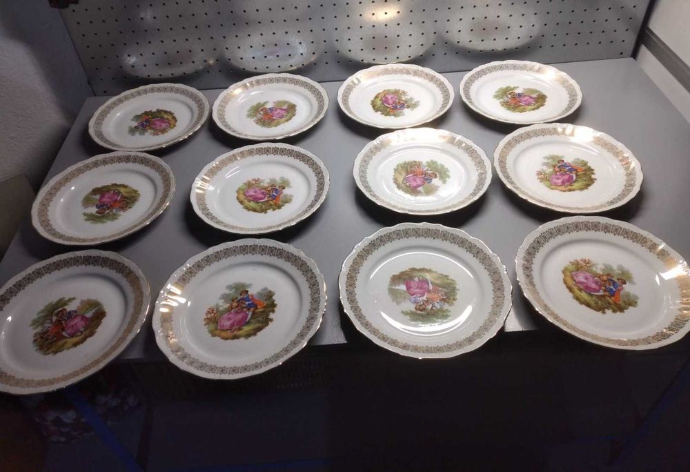 Vintage Dinnerware Set432788577159761924