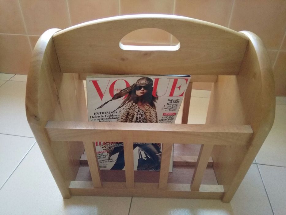 Porta revistas em madeira maciça