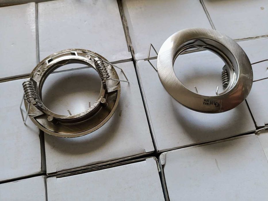 Conjunto 18 aros fixos prateados NOVOS para lâmpadas de embutir tecto