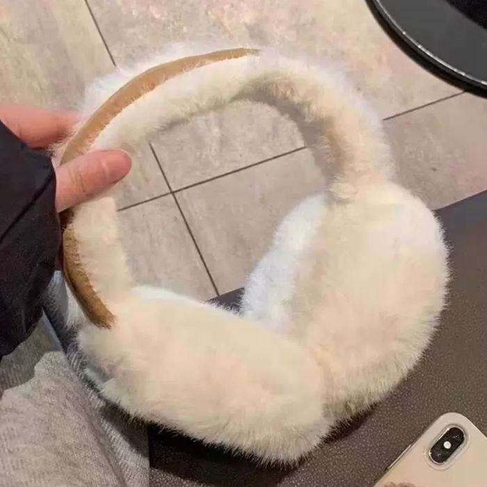 Хутряні теплі навушники зимові бежевого кольору