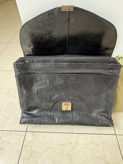 Mala  executivo  de mão, em pele.