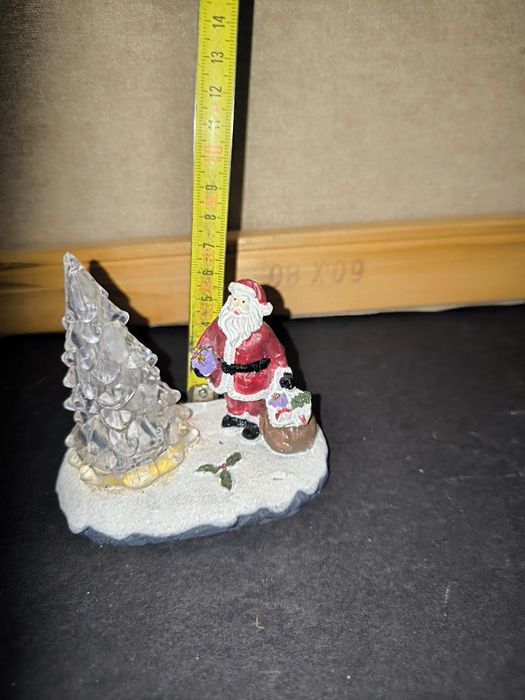 Pai natal com árvore