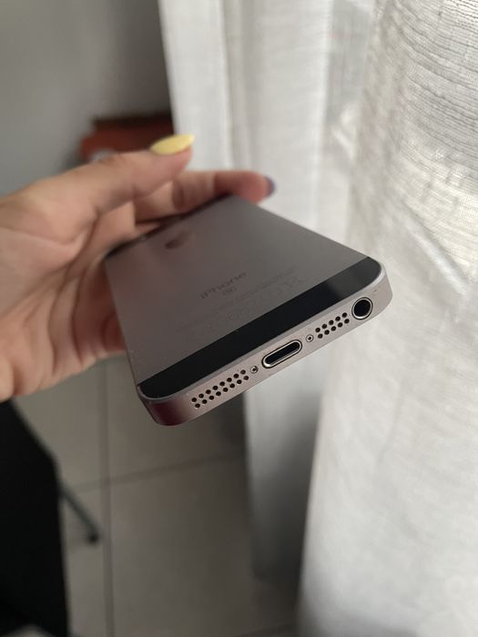 iPhone SE (2016) + New Charger64752099352834124