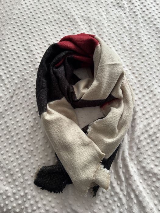 Szalik Zara duzy cieply stan bardzo dobry zima