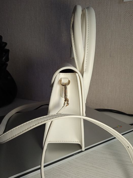 Сумка Jacquemus.