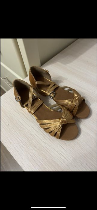 Нові туфельки для бальних танців