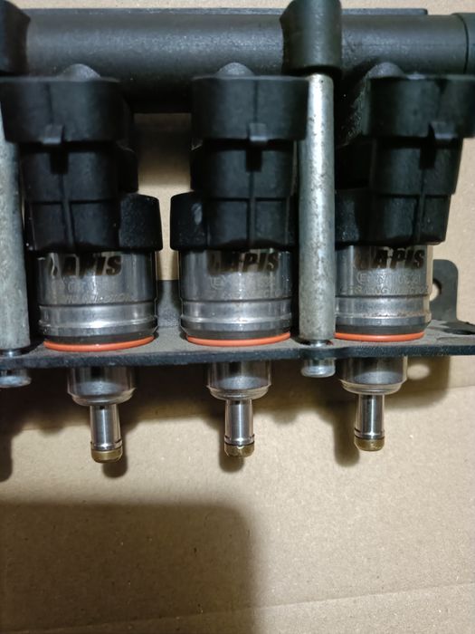 Wtryskiwacze Apis czyszczone ultradźwiękowo