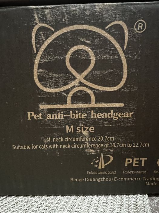 Шлем для кошки и пинетки для лапок