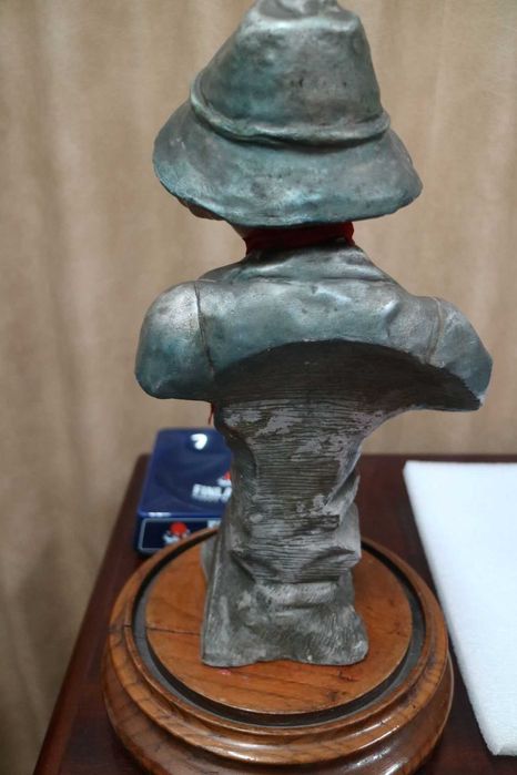 Escultura em Cerâmica  Busto de Menina