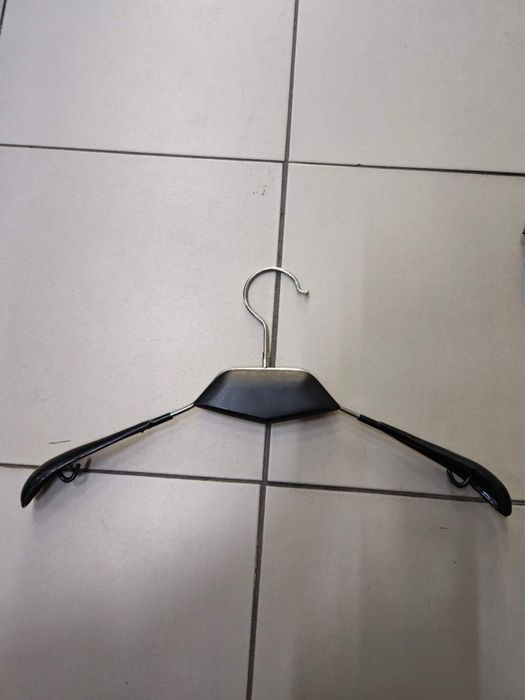 Cabide de ferro para roupa