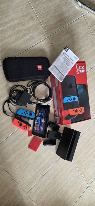 Nintendo Switch com caixa