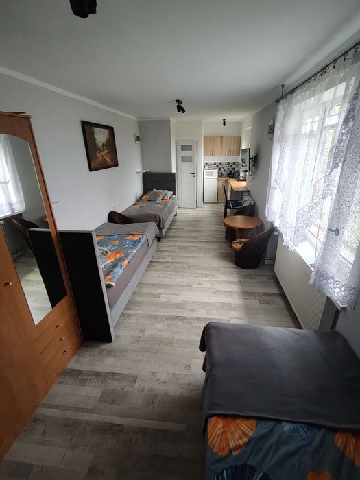 Pokój trzyosobowy do wynajęcia z aneksem kuchennym i osobnym wejsciem