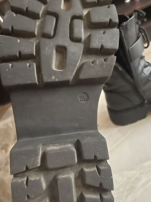 Продам ботинки весна осень 39 размер в очень хорошем состоянии