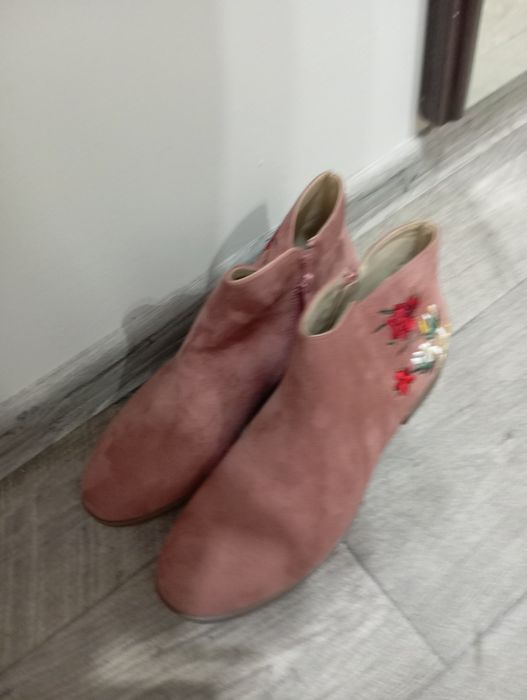 Nowe botki damskie brudny róż haft kwiaty 41 27cm