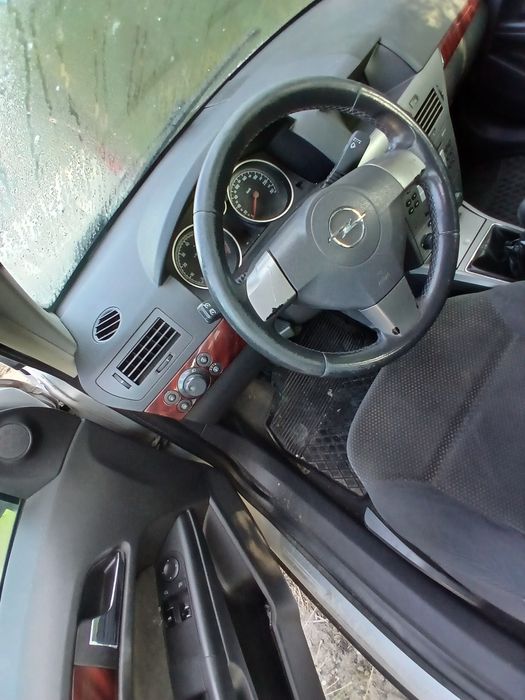 Deska rozdzielcza - części Opel Astra H, 1.6P, 2004