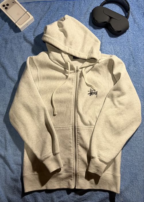 худі від бренду stussy