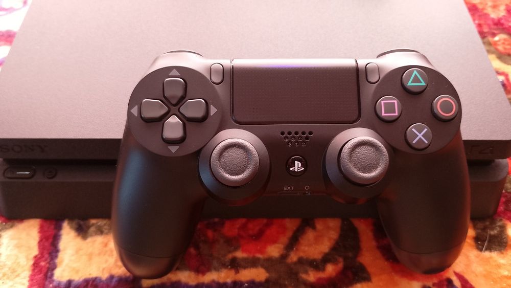 Playstation 4 slim
