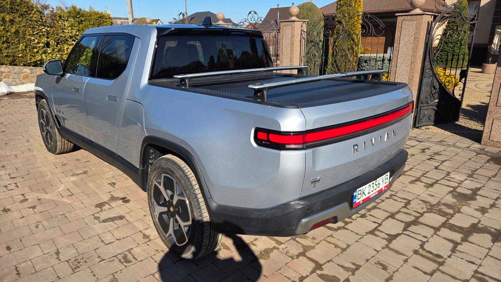 2024 Rivian R1T Dual Large