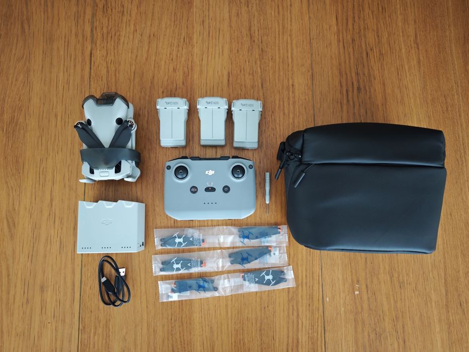 DJI mini 4 Pro ( Fly more combo) Comando RCn3