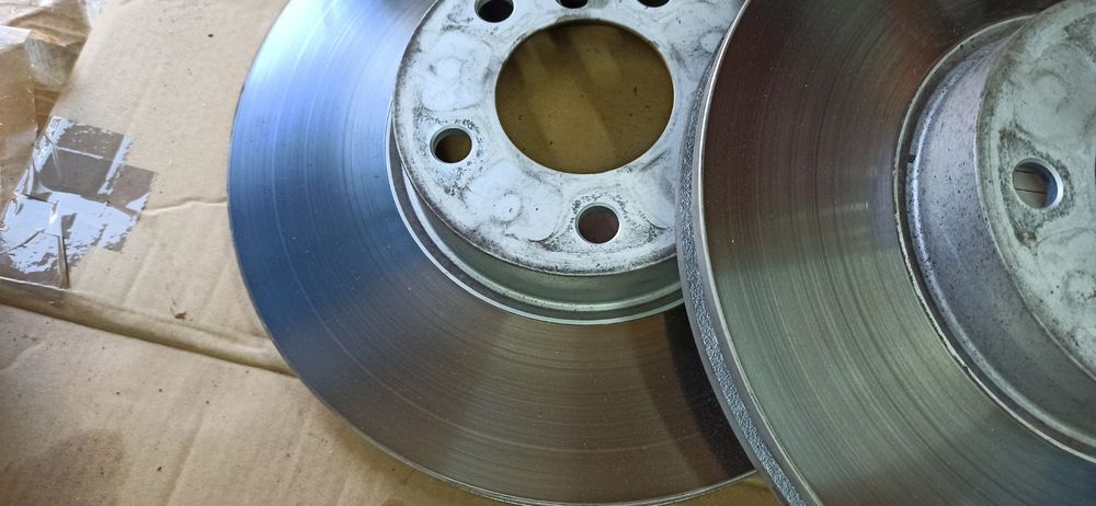 Передні та задні гальмівні диски та колодки BMW F15