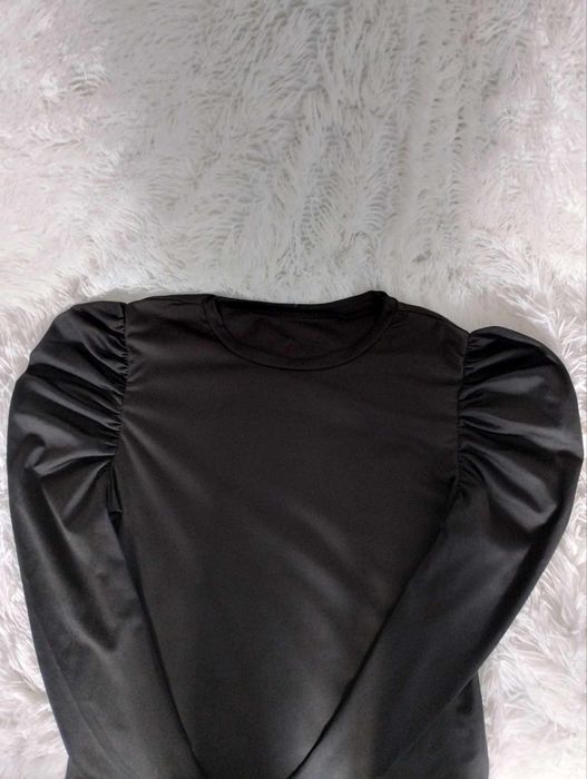 Bluzka z bufiastymi rękawami