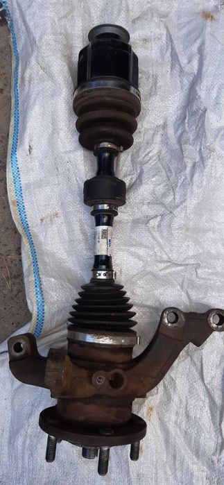 Полуось, ступица с поворотным кулаком правая в сборе KIA Sportage б/у