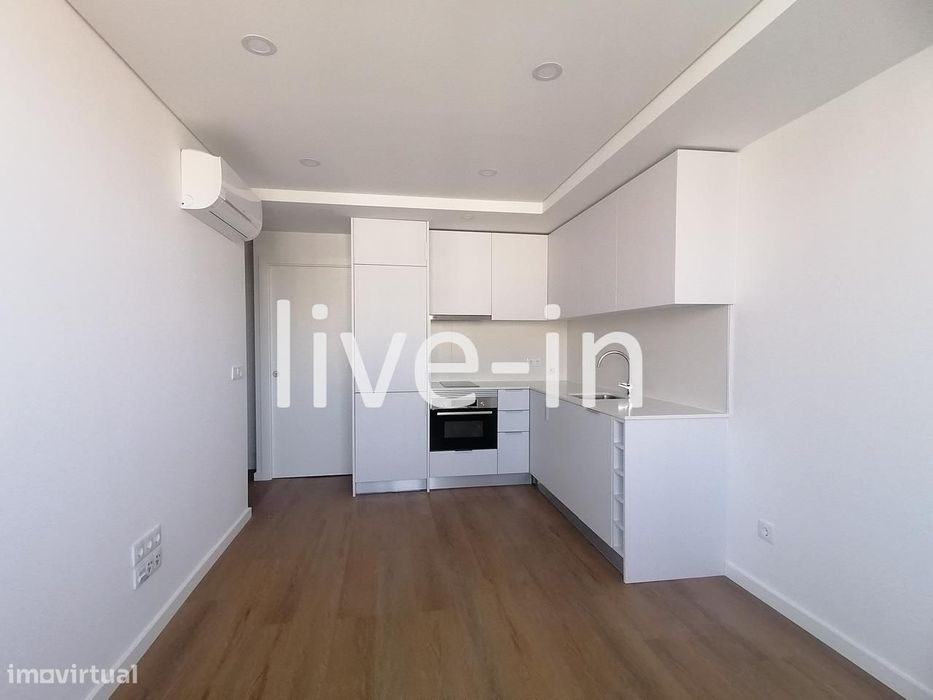 Apartamento T1 com lugar de garagem e arrumo