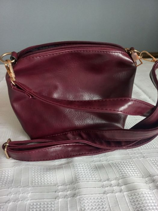 Невеличка бордова сумочка