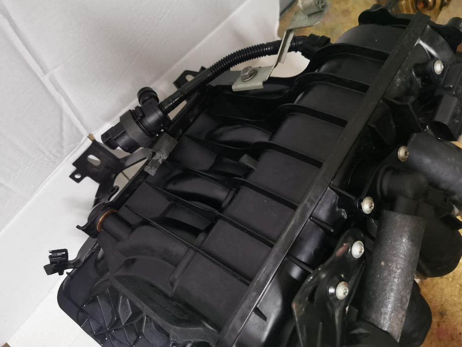 Kolektor ssący bmw x1 e84 lci 20B 150km 7560234