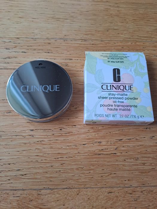 Puder do twarzy clinique stay-matte stay buff 01