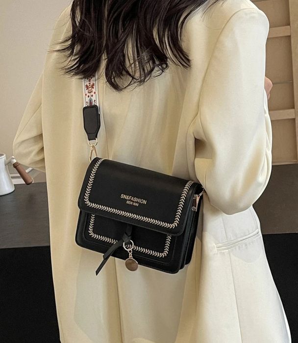 Torebka Damska na ramię czarna pasek folklor napisy