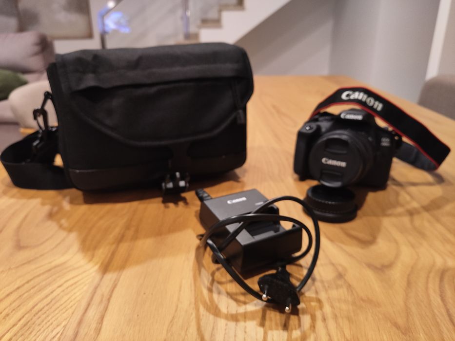Canon DS126741  EOS 2000D