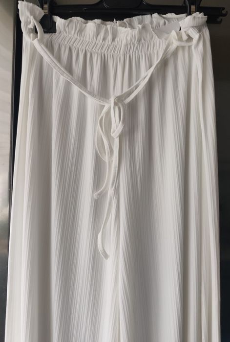 Białe letnie spodnie plisowane  xl/2xl.