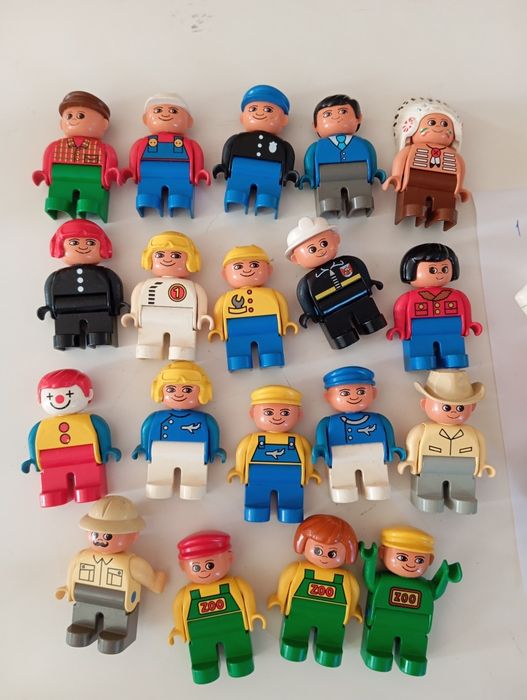 Peças Lego animais e figuras