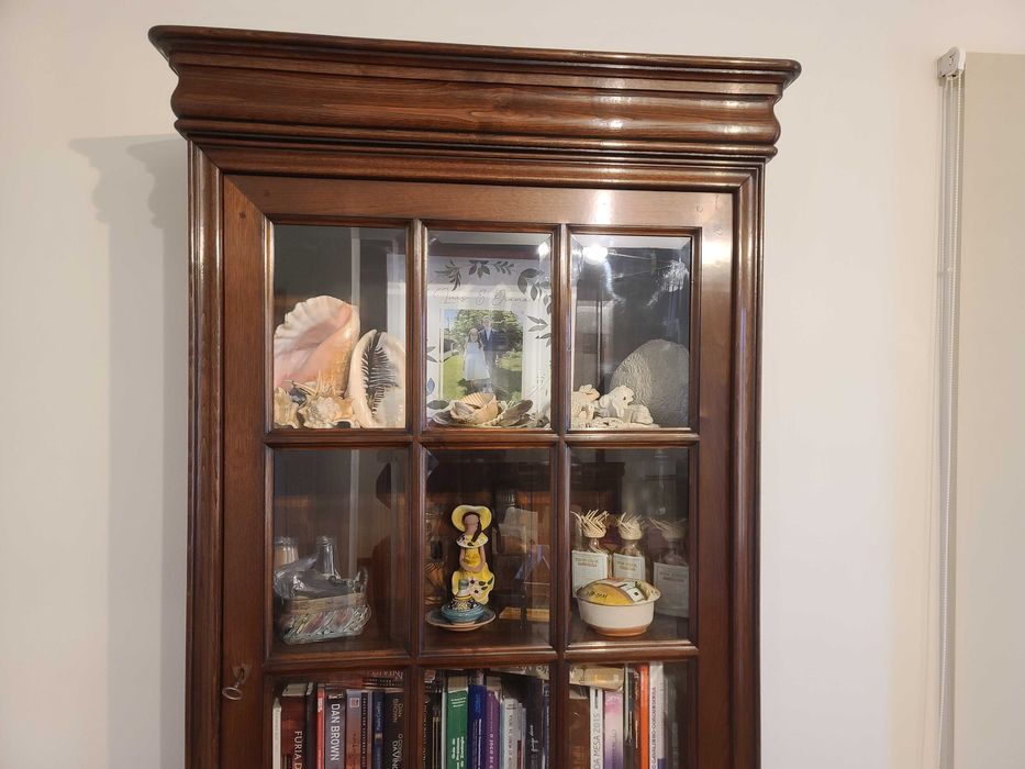 Estante de sala estar estilo Luis Filipe em bom estado conservação