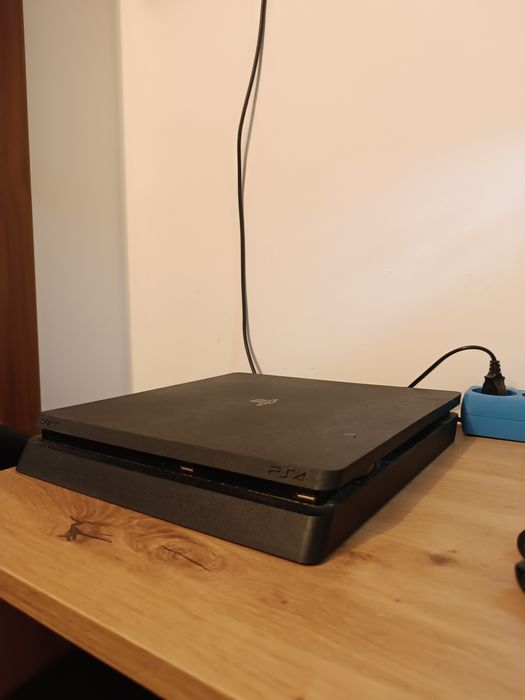 Ps4 slim 1tb + gry