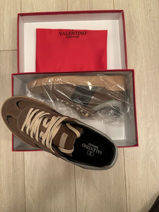 Стильні кеди Valentino
