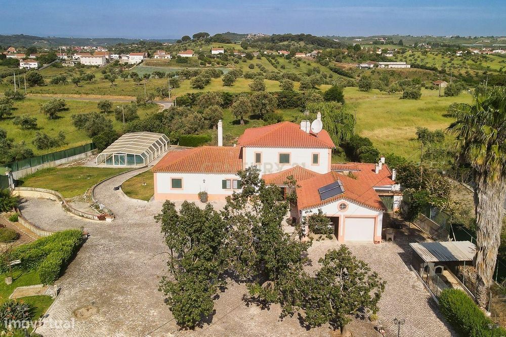 Moradia de sonho com Piscina, 7 Divisões e com Terreno 8461 m2  – Exce