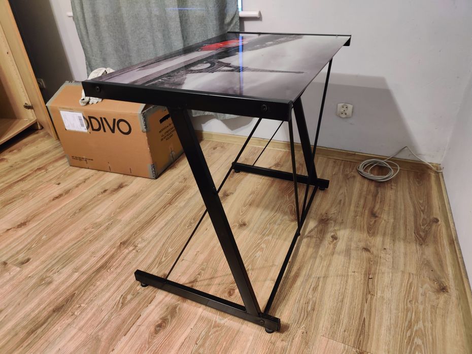Biurko metalowe szklany blat