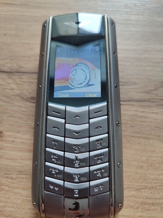 Мобільний телефон "Vertu Ferrari"