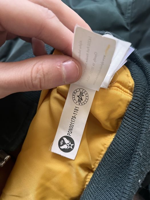 Дутий Бомбер від Alpha Industries Casual