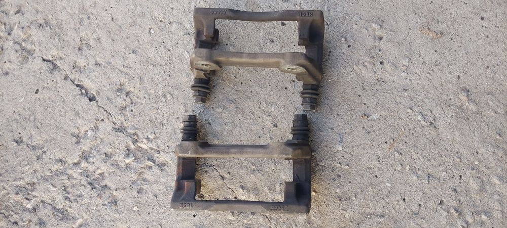 Скоба супорта Renault Dokker