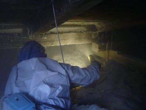 Ocieplanie poddaszy izolacja wdmuchiwana celuloza wełna